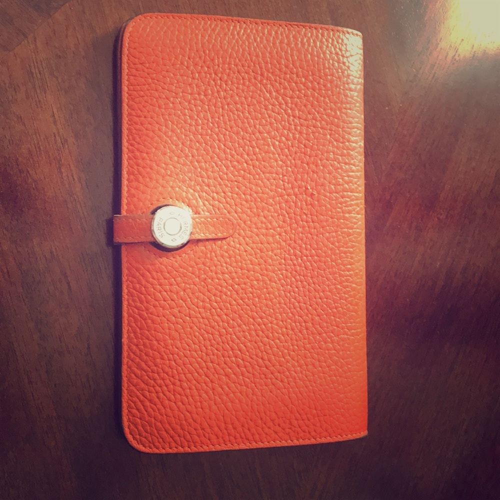 Leather Hermès wallet- gently used - Picture 1 of 7